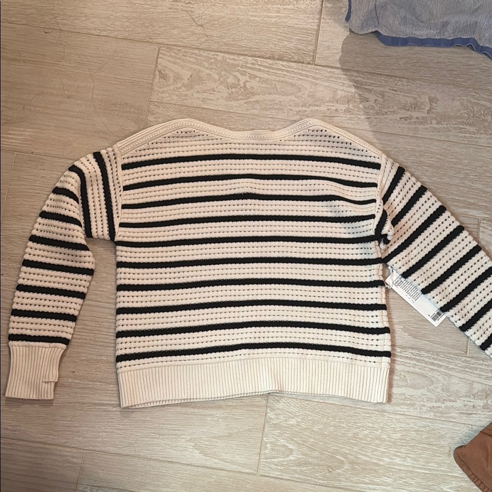 NWT Lululemon Black and Cream Crocheted Pullover sweater